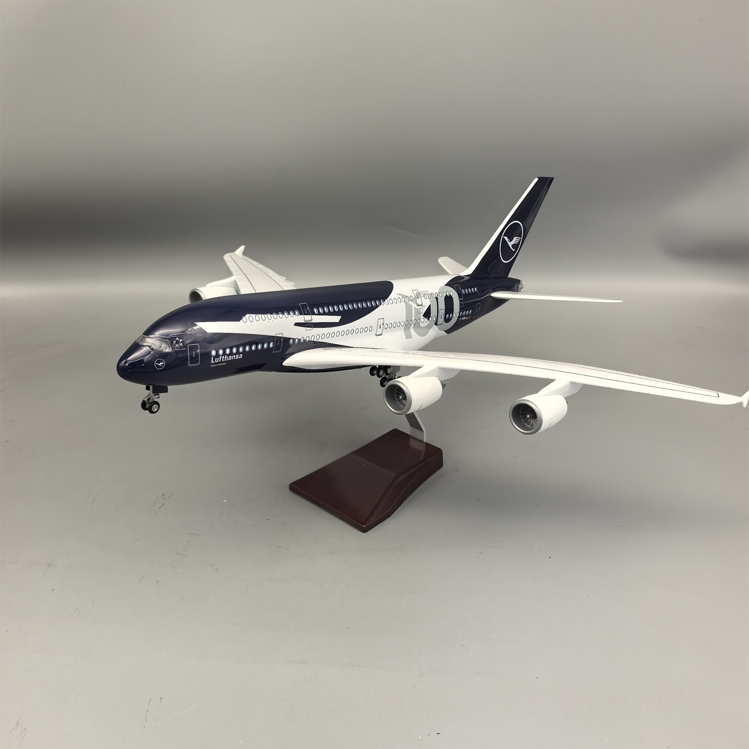 Novo Modelo de Avião de Resina - Model Kit Ixchel avaliação e preço