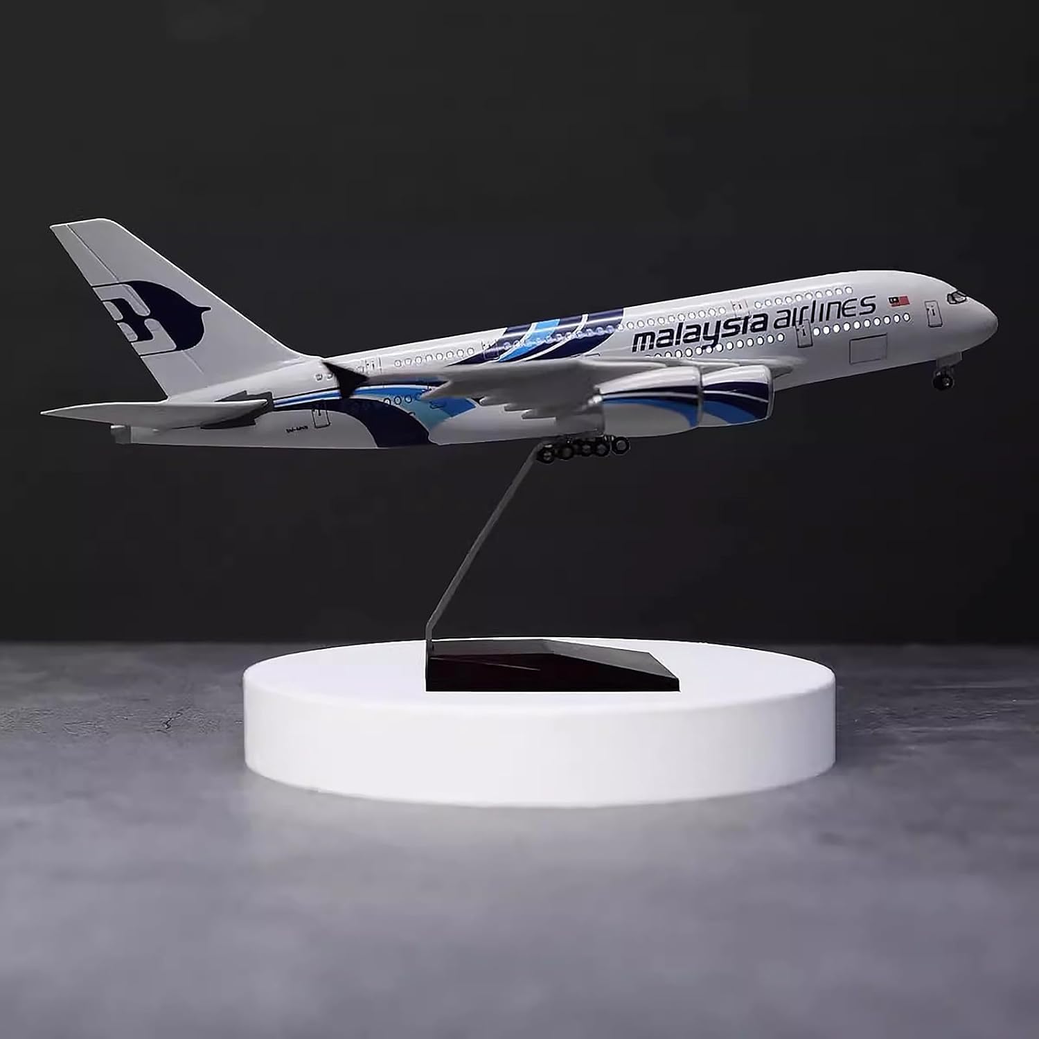 Escala 1:160 Malaysia Airlines - Model Kit Simulator avaliação e preço
